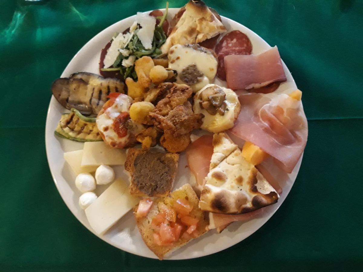 Hotel Ristorante Montenerone Apecchio Eksteriør billede