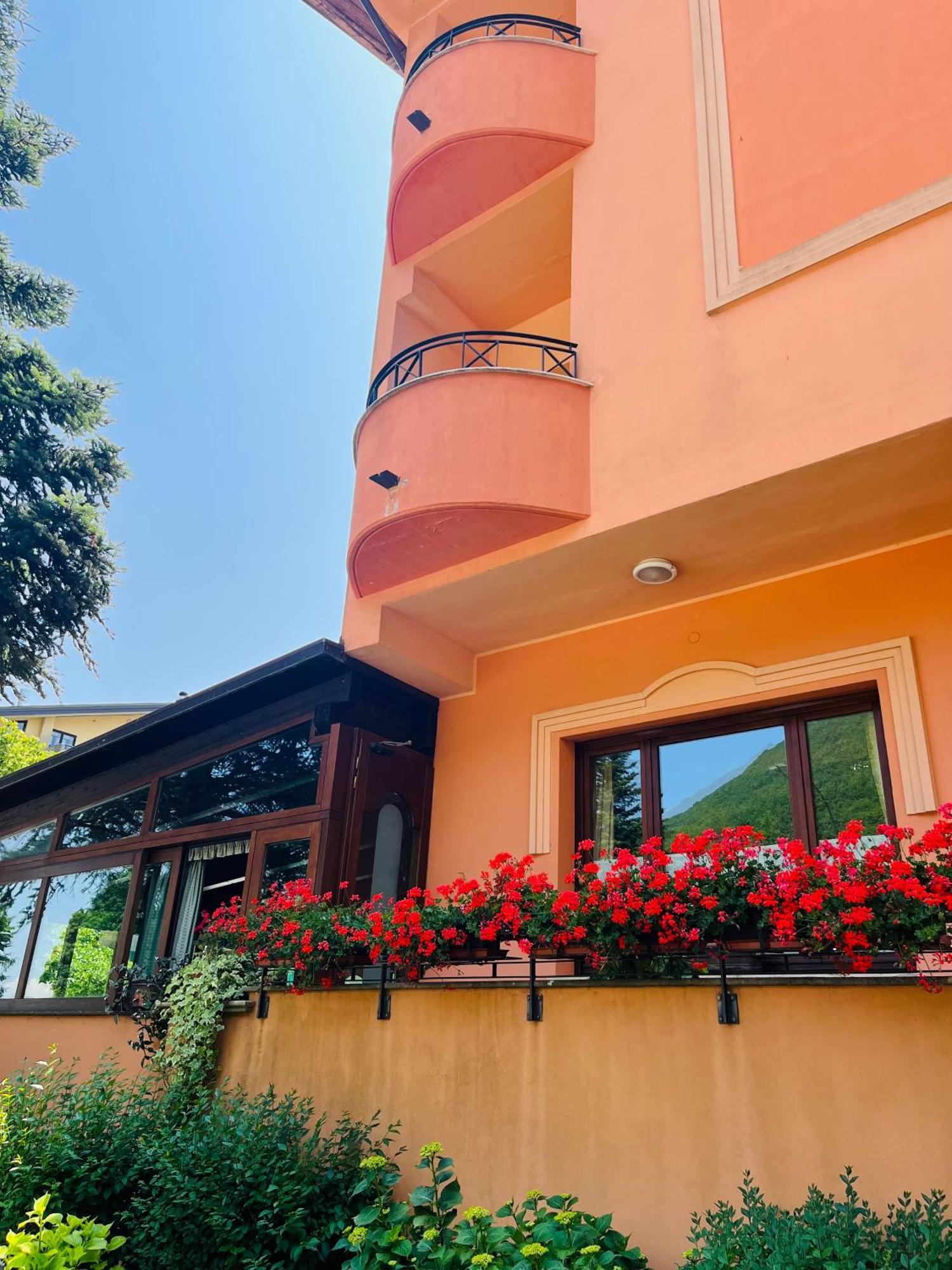 Hotel Ristorante Montenerone Apecchio Eksteriør billede